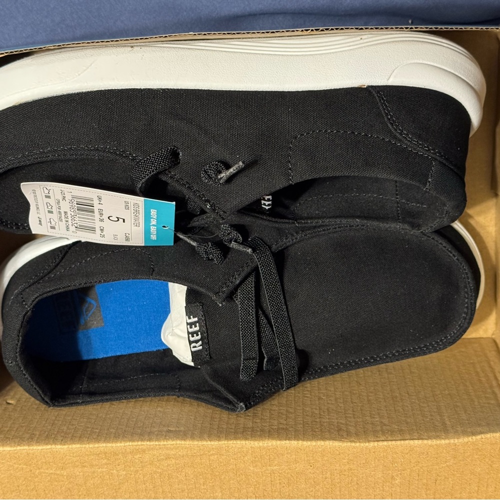 Reef kids Black and White breakwater shoes